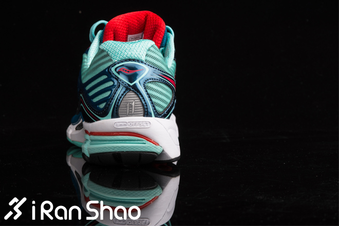 Saucony Triumph 11后跟