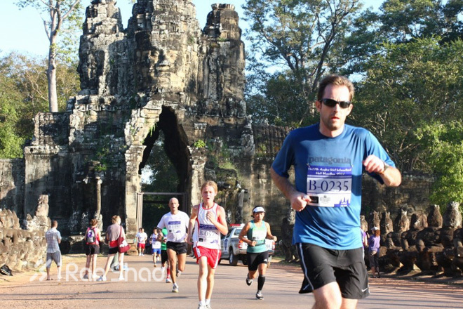 高棉的微笑—吴哥窟半程马拉松赛