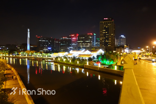 跑在上海之夜荡苏州河