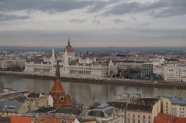 布达佩斯马拉松，在多瑙河畔奔跑