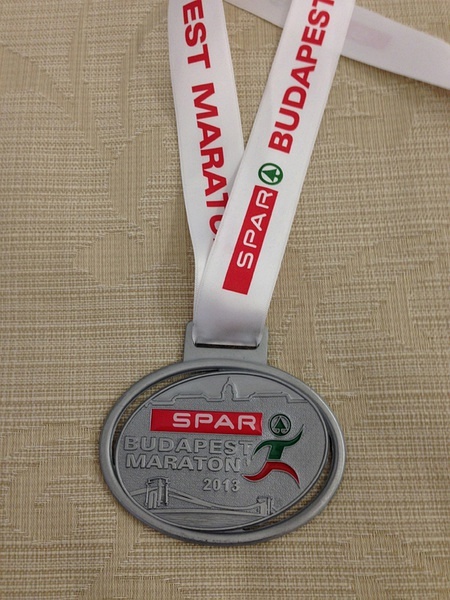 布达佩斯马拉松，在多瑙河畔奔跑