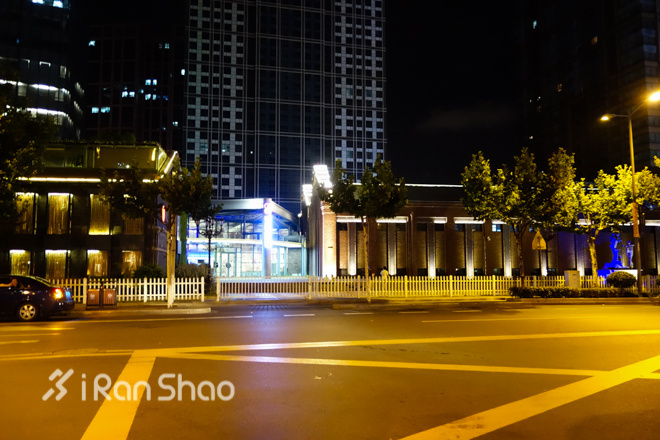 跑在上海之夜荡苏州河