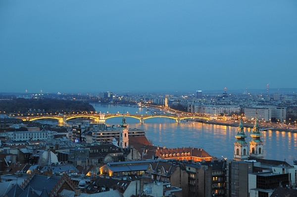 布达佩斯马拉松，在多瑙河畔奔跑