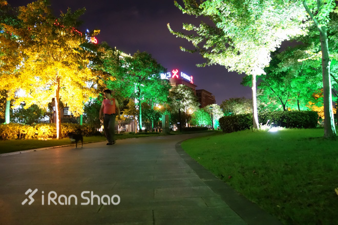 跑在上海之夜荡苏州河