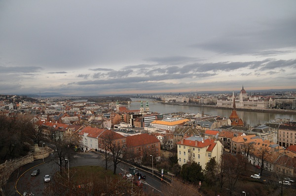 布达佩斯马拉松，在多瑙河畔奔跑