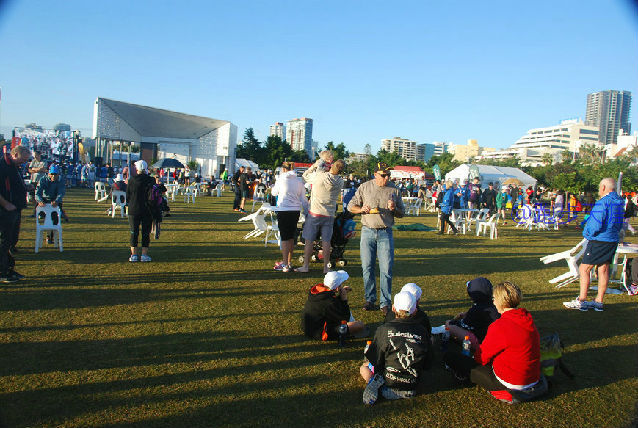 跑拍澳洲金岸马，反思中国马拉松