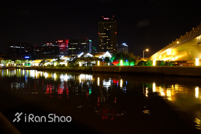 跑在上海之夜荡苏州河