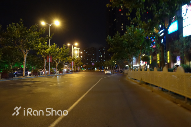 跑在上海之夜荡苏州河