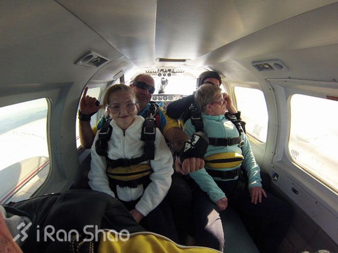 飞翔在黄金海岸—高空跳伞初体验