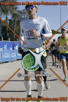 跑拍澳洲金岸马，反思中国马拉松