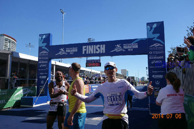 跑拍澳洲金岸马，反思中国马拉松