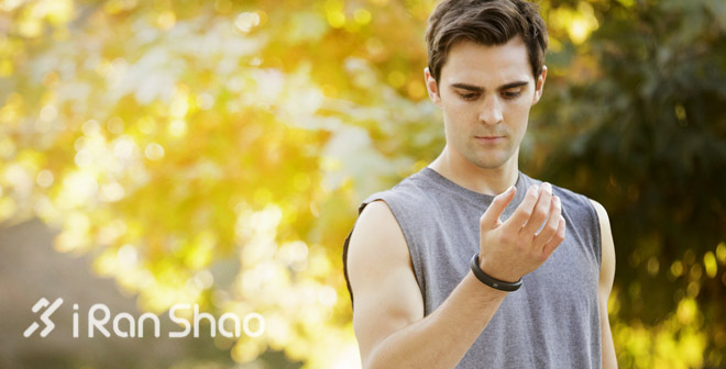 摇一摇太土，我们要碰一碰—Razer Nabu智能手环