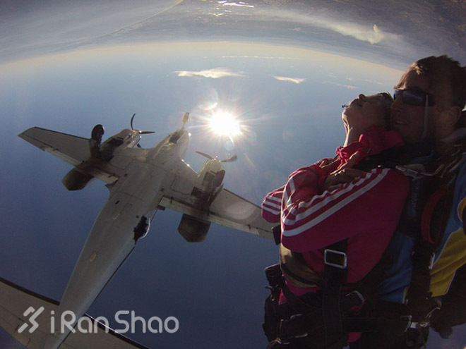 飞翔在黄金海岸—高空跳伞初体验