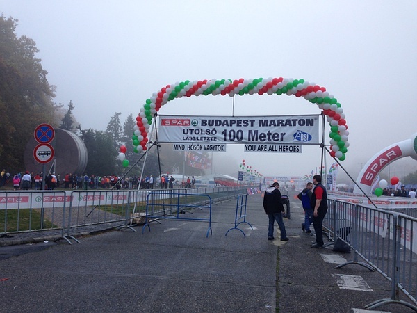 布达佩斯马拉松，在多瑙河畔奔跑