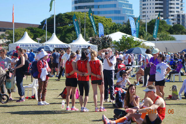 跑拍澳洲金岸马，反思中国马拉松