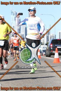 跑拍澳洲金岸马，反思中国马拉松