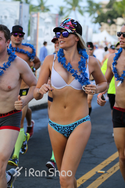 猛男猛女露底了—Kona铁三内衣跑