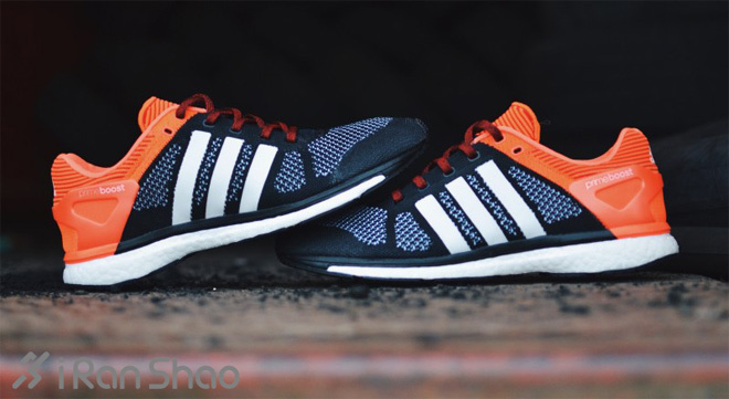 左脚耐克，右脚阿迪—运动鞋编织面料的艺术正面撞击