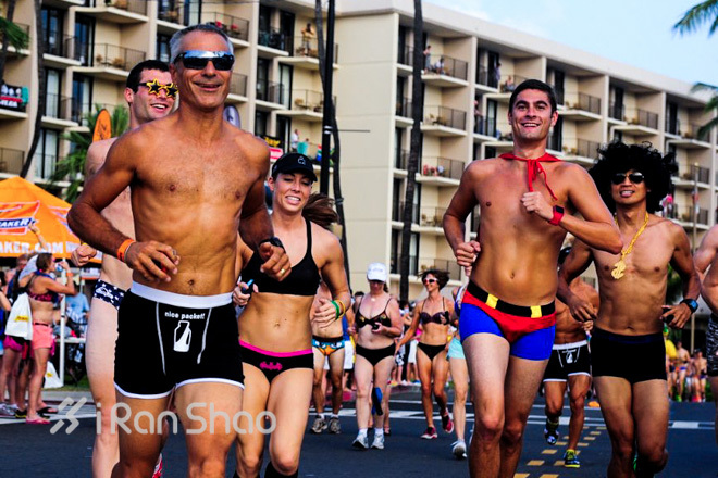 猛男猛女露底了—Kona铁三内衣跑