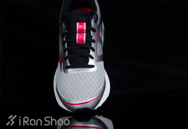 开拓者之机械避震—美津浓Mizuno Wave Frontier 8避震跑鞋开箱