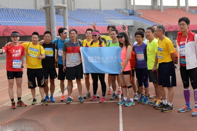 连跑带拍 — 记首届秦皇岛马拉松