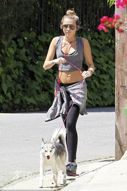 轻度运动高度时尚—欧美女星运动范生活