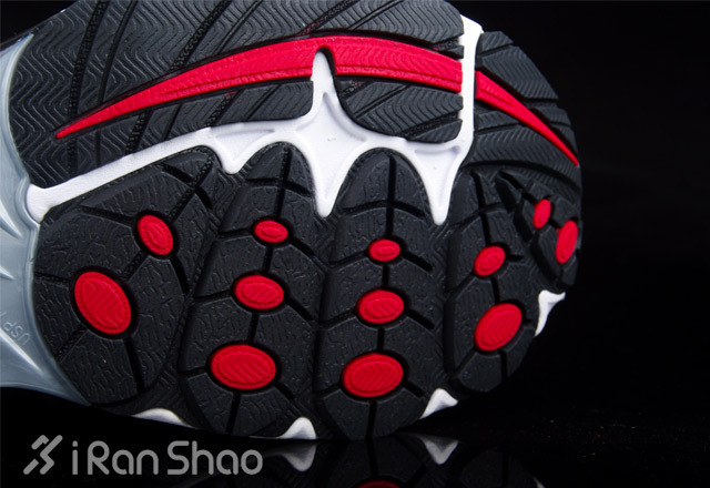 开拓者之机械避震—美津浓Mizuno Wave Frontier 8避震跑鞋开箱