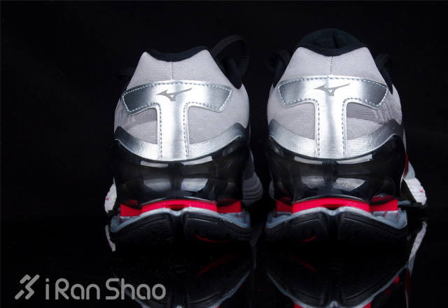 开拓者之机械避震—美津浓Mizuno Wave Frontier 8避震跑鞋开箱