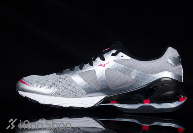 开拓者之机械避震—美津浓Mizuno Wave Frontier 8避震跑鞋开箱