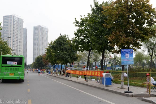 连跑带拍 — 记首届秦皇岛马拉松