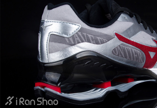 开拓者之机械避震—美津浓Mizuno Wave Frontier 8避震跑鞋开箱