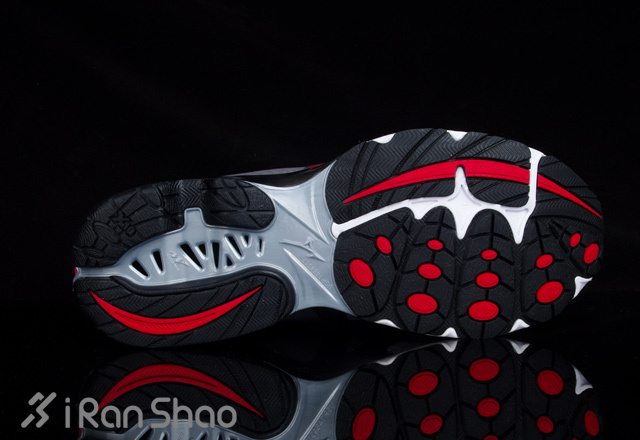 开拓者之机械避震—美津浓Mizuno Wave Frontier 8避震跑鞋开箱