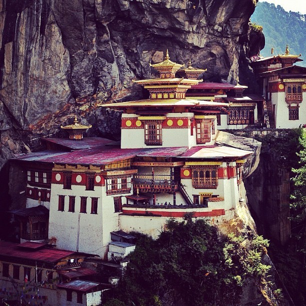 环球跑RunToWorld：奔跑在喜马拉雅山脉，2015第2届不丹马拉松定制团招募