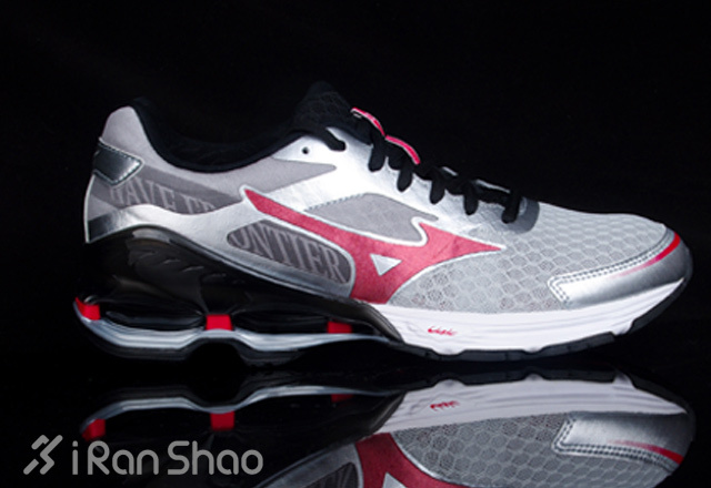 开拓者之机械避震—美津浓Mizuno Wave Frontier 8避震跑鞋开箱