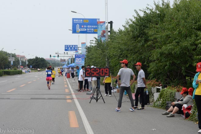 连跑带拍 — 记首届秦皇岛马拉松