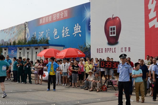 连跑带拍 — 记首届秦皇岛马拉松