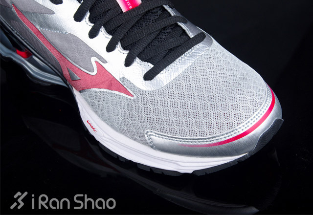 开拓者之机械避震—美津浓Mizuno Wave Frontier 8避震跑鞋开箱