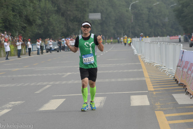 连跑带拍 — 记首届秦皇岛马拉松