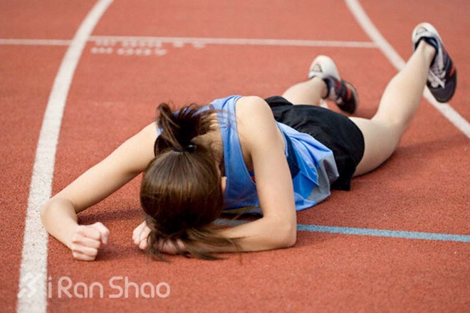 越不怕疼的跑者成绩越好？