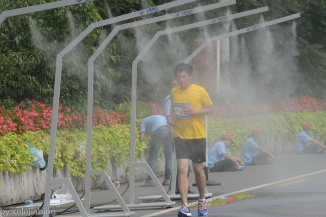 连跑带拍 — 记首届秦皇岛马拉松