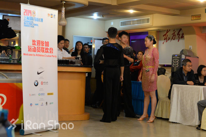 跑马多年，这是最接近冠军的一刻——上马赛前运动员联欢会掠影