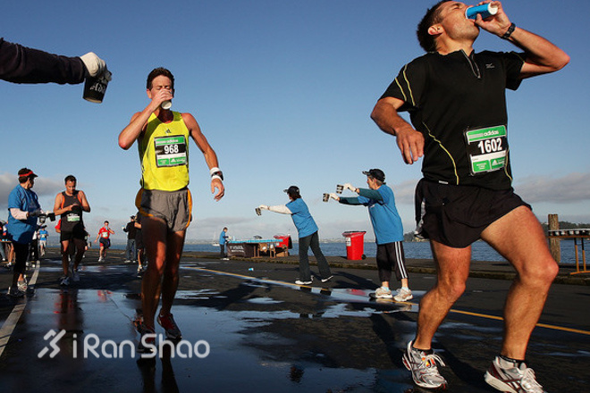 24小时动力不停歇，运动饮料见证你的最佳表现