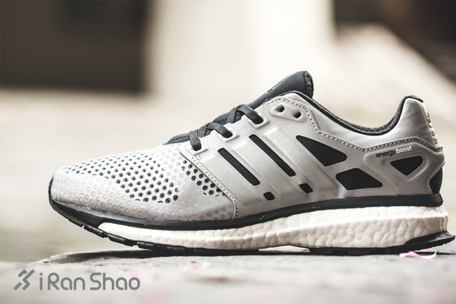 光与影的故事—adidas 推出Energy Boost Glow Zone 全反光夜光跑鞋