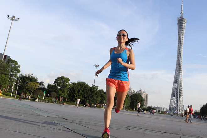 ​用自信的笑容代言跑步—东方之猪Sunflower