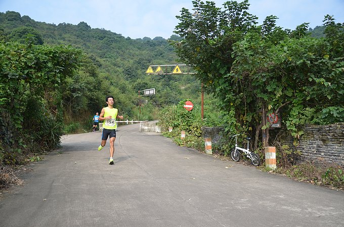 南北湖山地越野赛喜获个人第一，其他队员均收获奖牌