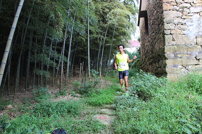 南北湖山地越野赛喜获个人第一，其他队员均收获奖牌