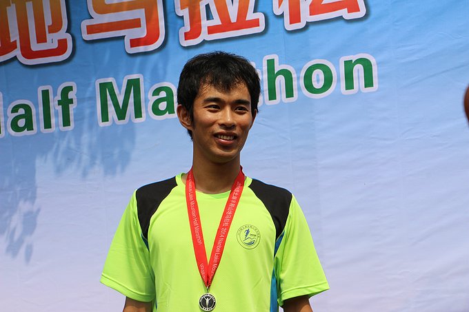 南北湖山地越野赛喜获个人第一，其他队员均收获奖牌