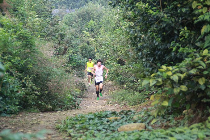 南北湖山地越野赛喜获个人第一，其他队员均收获奖牌