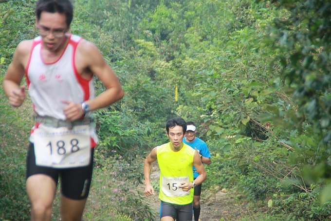 南北湖山地越野赛喜获个人第一，其他队员均收获奖牌