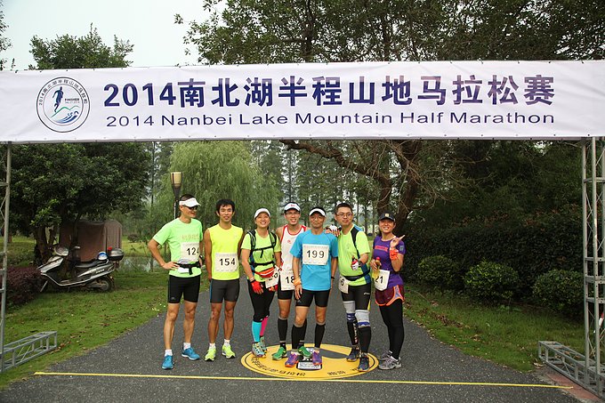 南北湖山地越野赛喜获个人第一，其他队员均收获奖牌